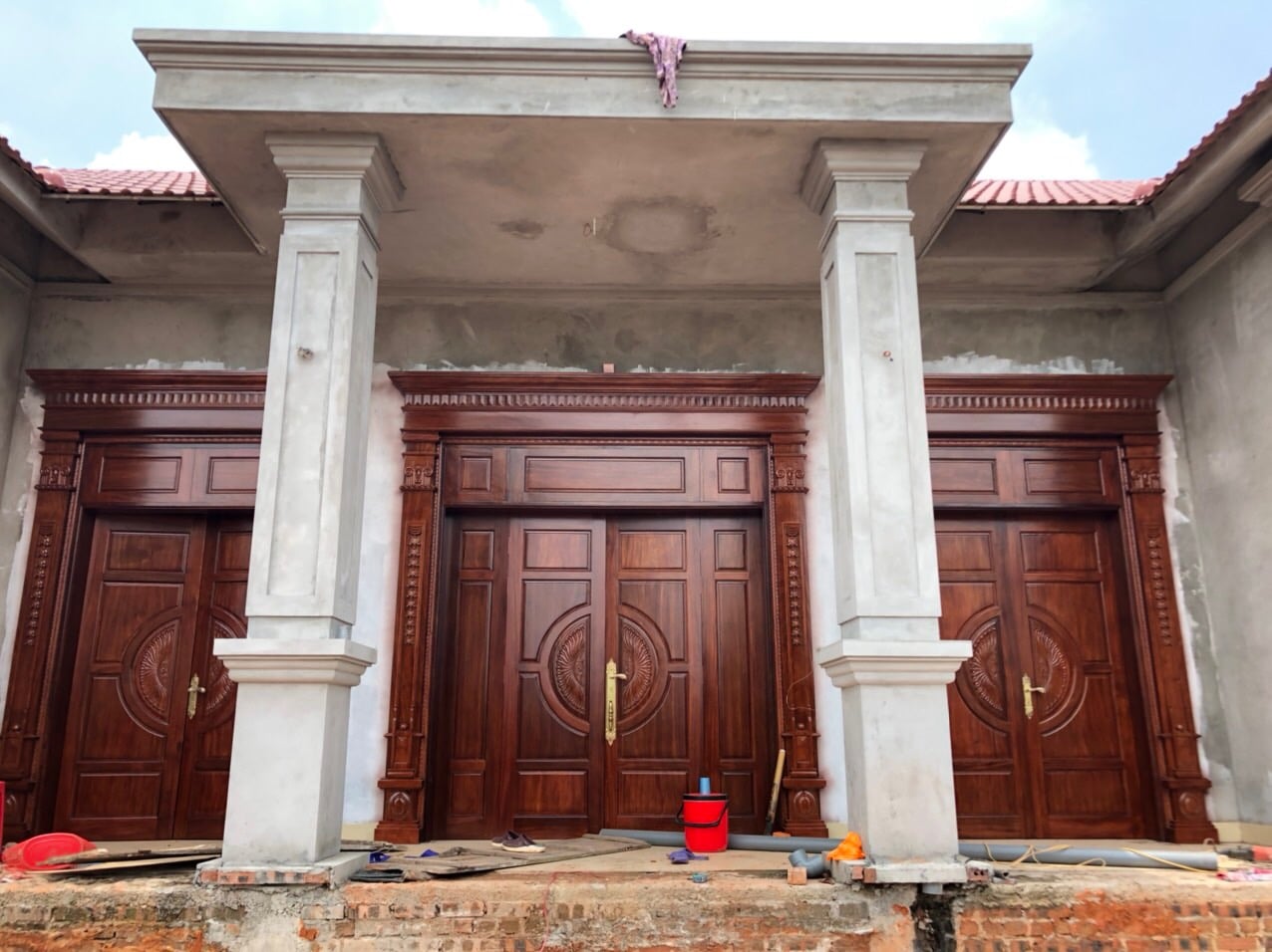 cửa gỗ 4 cánh chất liệu gỗ lim nam phi 